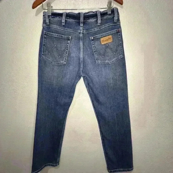 Wrangler Boyfriend Woman’s Jeans, Size 27x29, Slightly Distressed - Picture 11 of 16